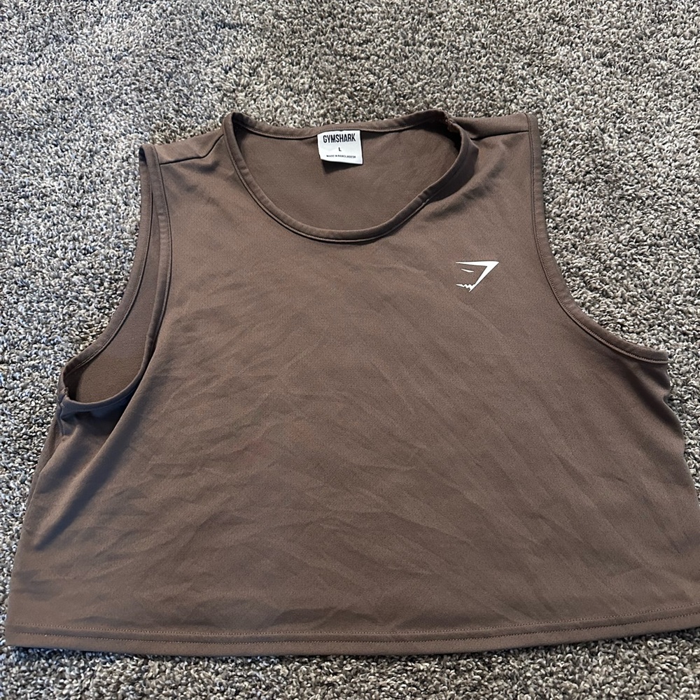 Gym shark cropped tank